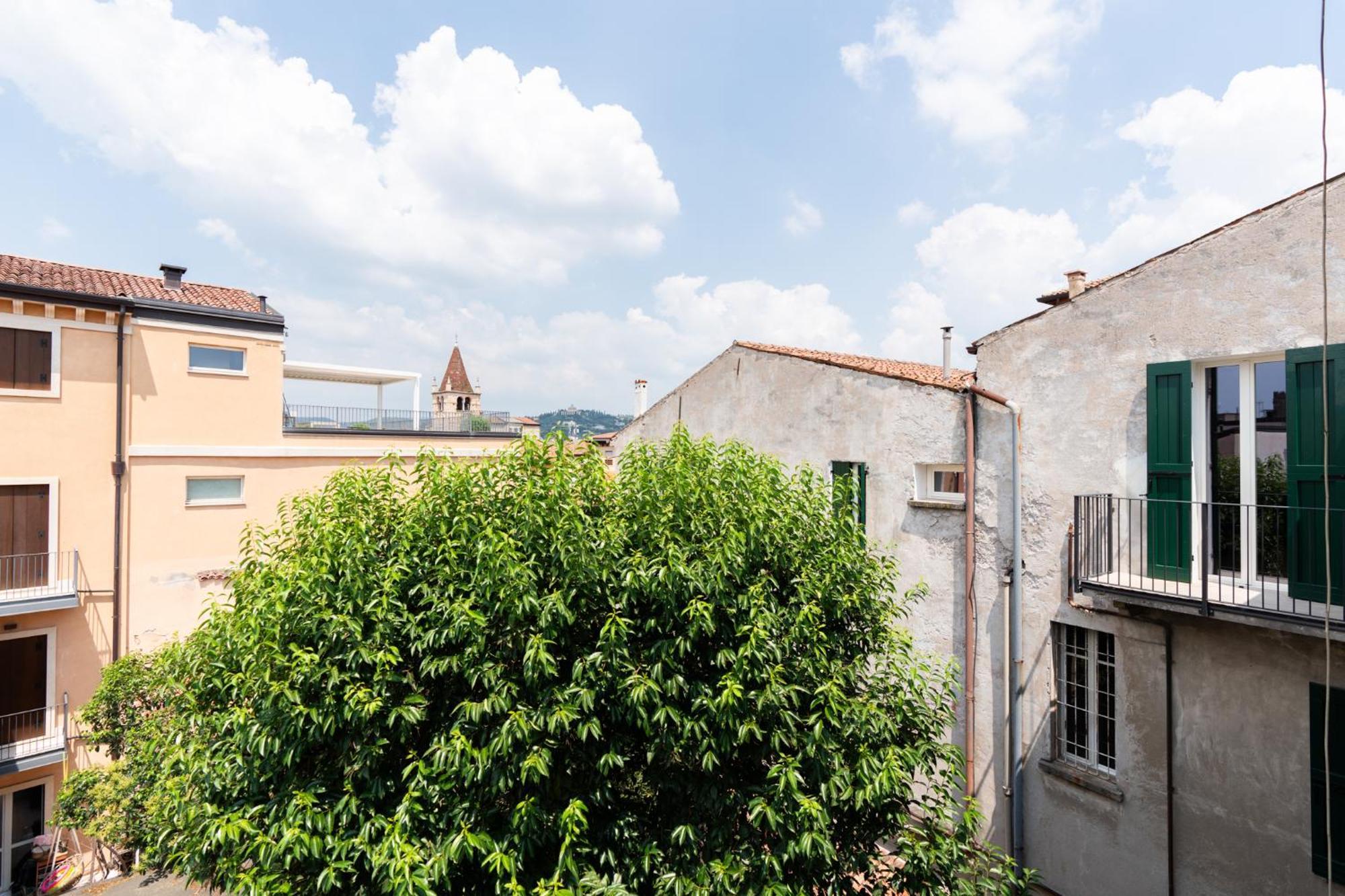 Palazzo Delle Guglie By Postcardsfrom Aparthotel Verona Luaran gambar