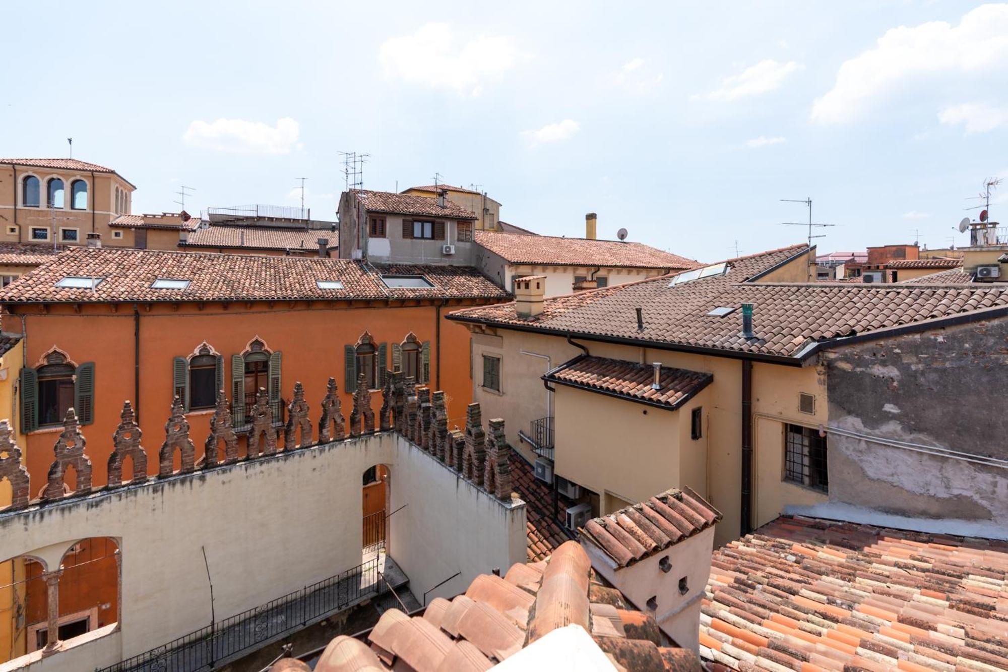 Palazzo Delle Guglie By Postcardsfrom Aparthotel Verona Luaran gambar