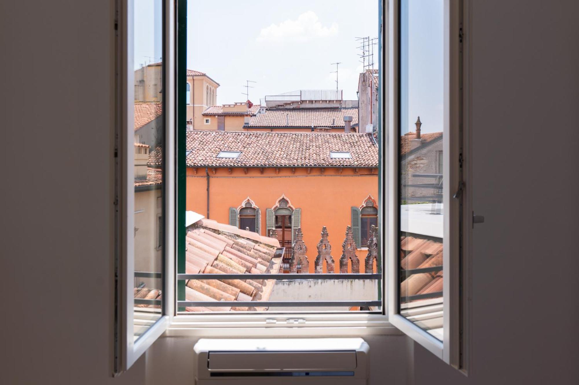 Palazzo Delle Guglie By Postcardsfrom Aparthotel Verona Luaran gambar