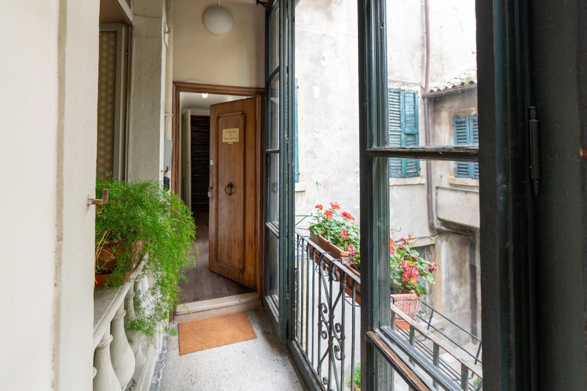 Palazzo Delle Guglie By Postcardsfrom Aparthotel Verona Luaran gambar
