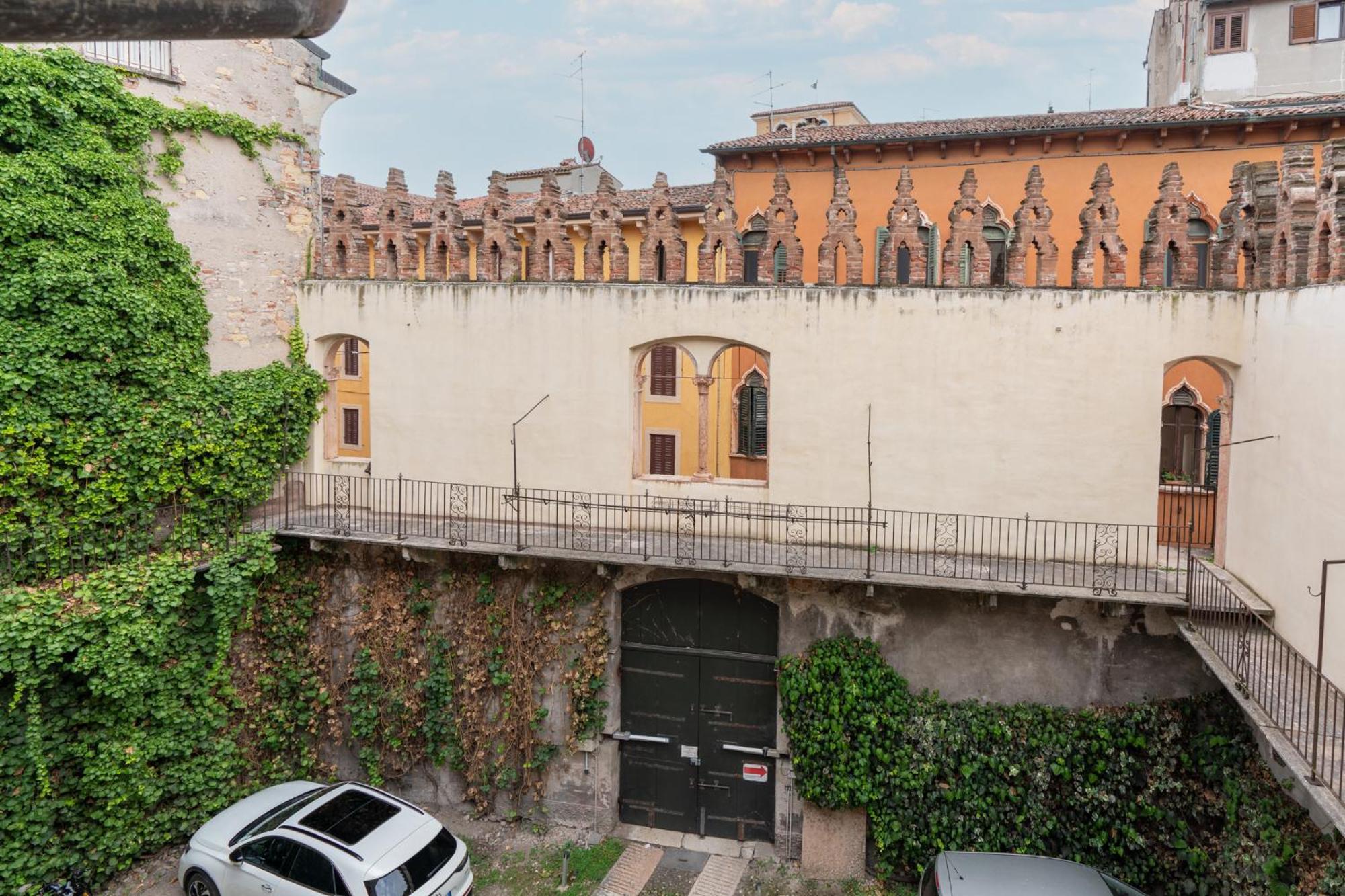 Palazzo Delle Guglie By Postcardsfrom Aparthotel Verona Luaran gambar